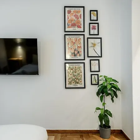 Starry Nights - Elegant In Apartment